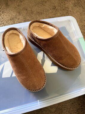 Bearpaw Chestnut Slides